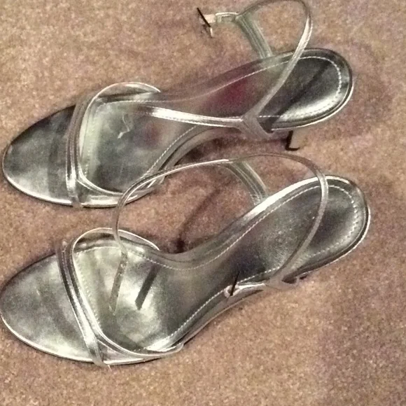 Ralph Lauren silver metallic shoes, sandals, heels open toe, 9m - Picture 3 of 8
